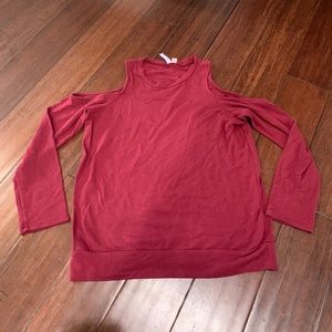 Open shoulder long sleeve tee